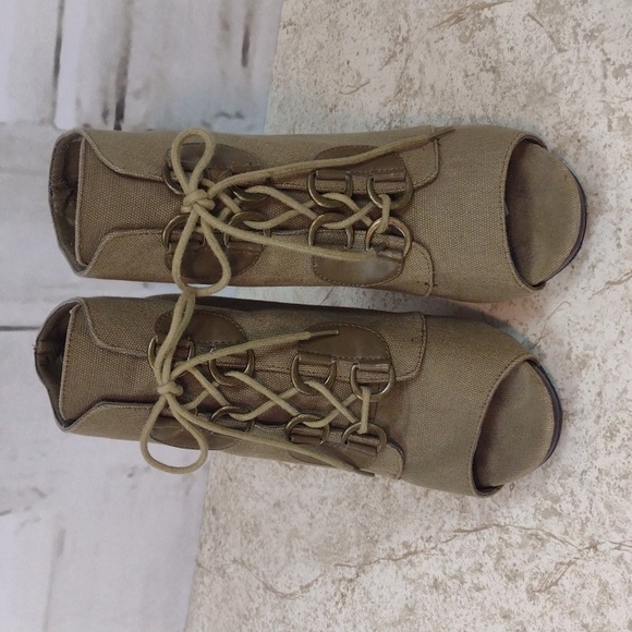 Elle Vaughn Olive Green Canvas Lace Up Booties, Size 9M - Picture 5 of 8